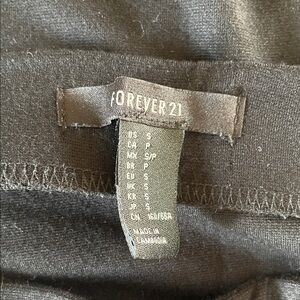 Forever 21 Classic Black pencil skirt